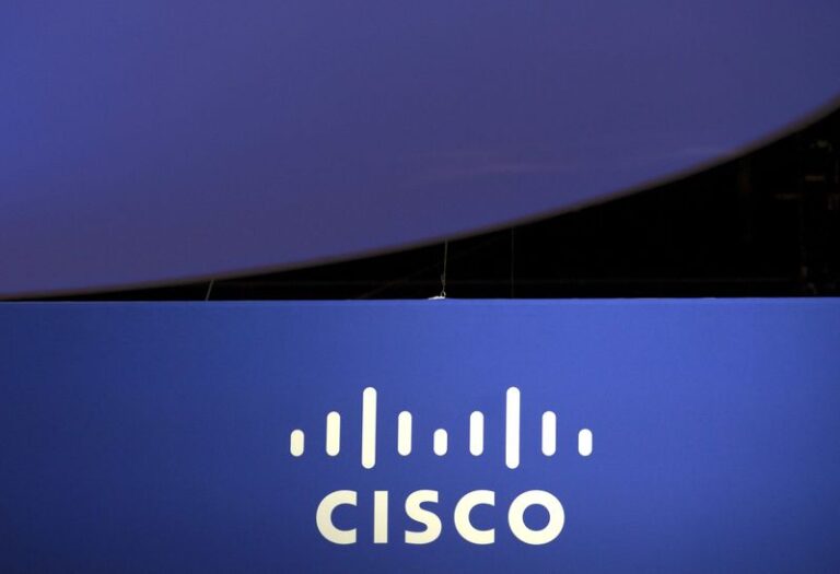 Cisco shares decline for fourth straight day in bearish market, impacting investor sentiment.