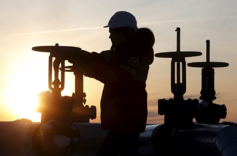 Steady oil prices; attention shifts to Middle East tensions and sluggish economic indicators.