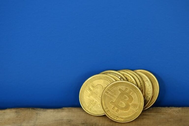 US Government holds $5 billion in Bitcoin to stabilize market, promoting stability and growth.