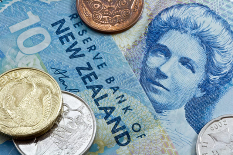 NZD/USD poised to end three-week decline, awaits NFP report; focus on potential upturn.