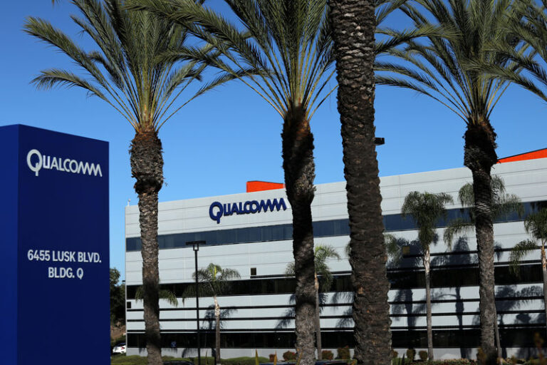 Qualcomm’s Q4 earnings surpass expectations, Q1 forecast raises worries, according to Investing.com analysis.