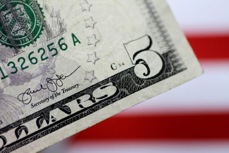 The dollar weakens, pauses before Fed minutes; Looking for direction.