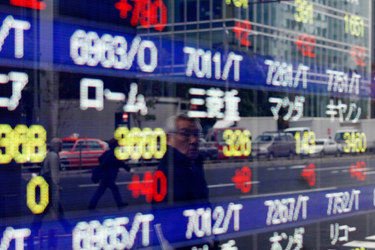 Asian stocks fall as expectations for rate cuts decrease; Inflation data release expected. Asian stocks fall as expectations for rate cuts decrease; Inflation data release expected.