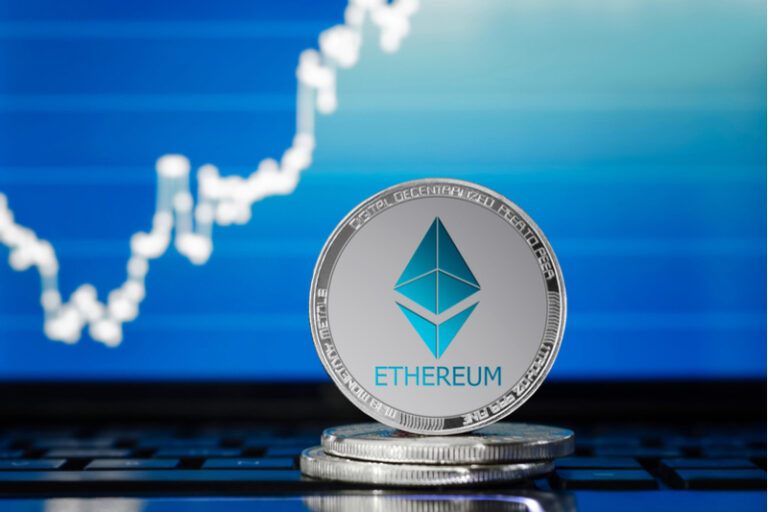 XRP’s potential uptrend at $0.52 crucial; Ethereum entering bullish phase, Bitcoin in squeeze.