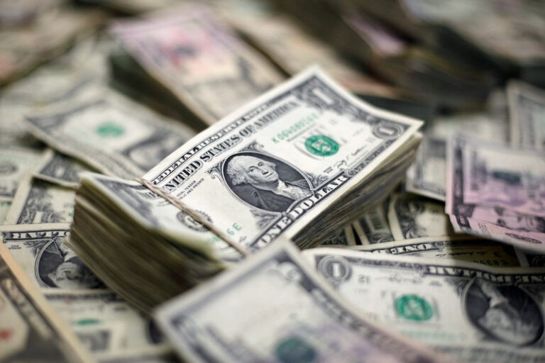 Slight drop in dollar before Fed meeting; narrow ranges expected.