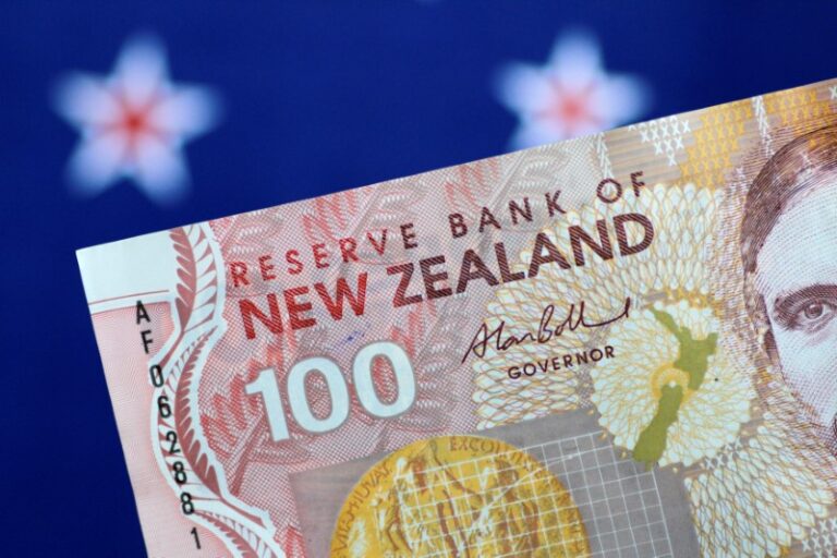 Asian currencies drop as inflation fears rise; New Zealand dollar falls on dovish RBNZ statement.