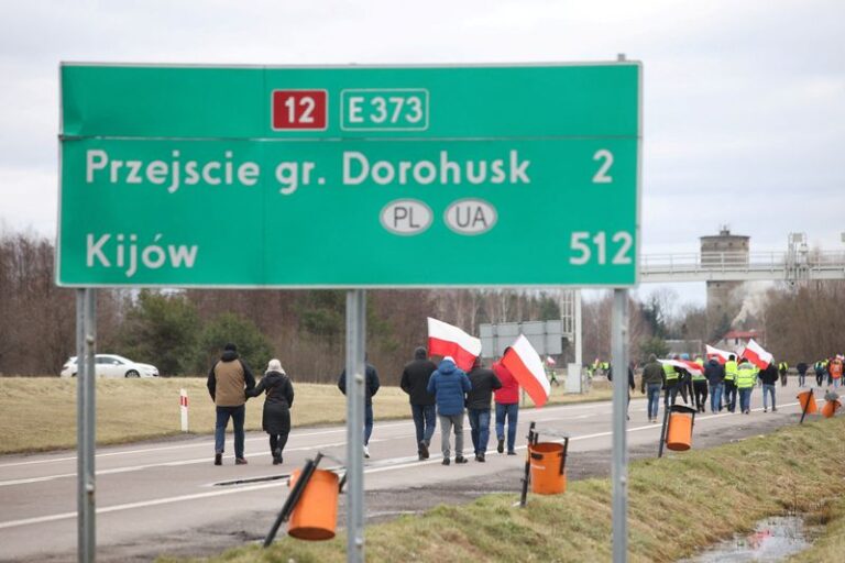 Polish cultivators retract on entirely unblocking Ukraine border crossing, PAP reports By Reuters.