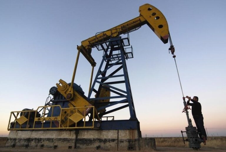 Crude oil prices decrease 1% due to Israel-Hamas talks and U.S. inflation worries.