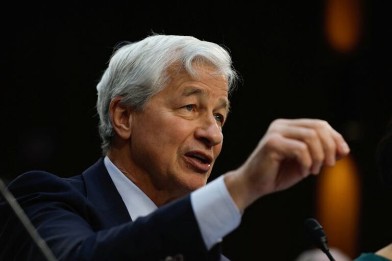 JPMorgan CEO Dimon completes $33 million shares sale as planned.